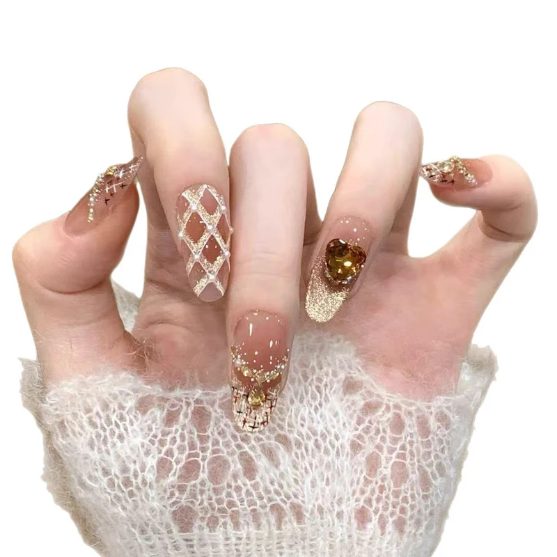 Elegante Stiletto-Gel-Nagelkunstverzierung