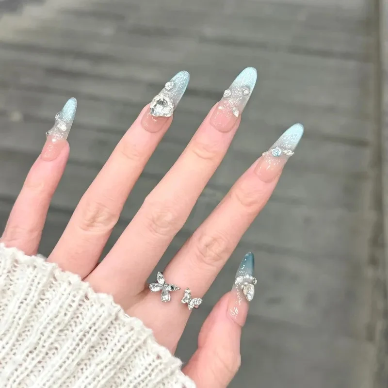 Elegante Stiletto-Gel-Nagelkunstverzierung