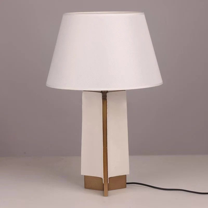 Elegante geometrische Tischlampe