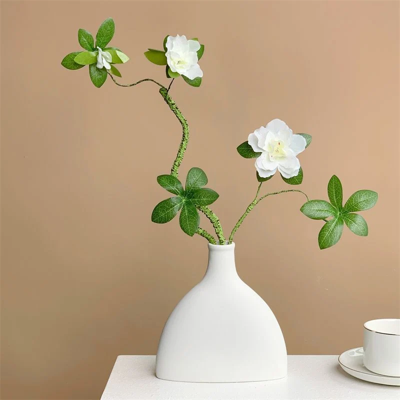 Elegante künstliche Blumenarrangement