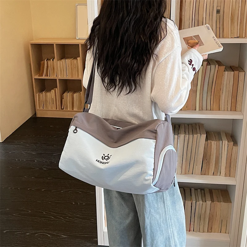 Stylische Multi-Compartment Sporttasche Brehn