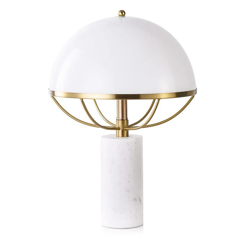 Elegante dekorative Tischlampe mit modernem Marmorfuß