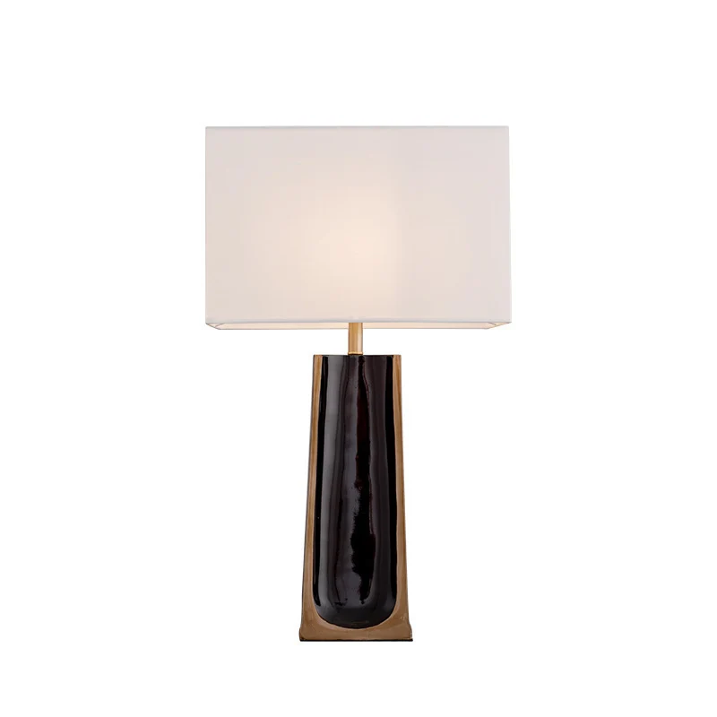 Elegante dekorative Tischlampe mit zeitgemäßem Design