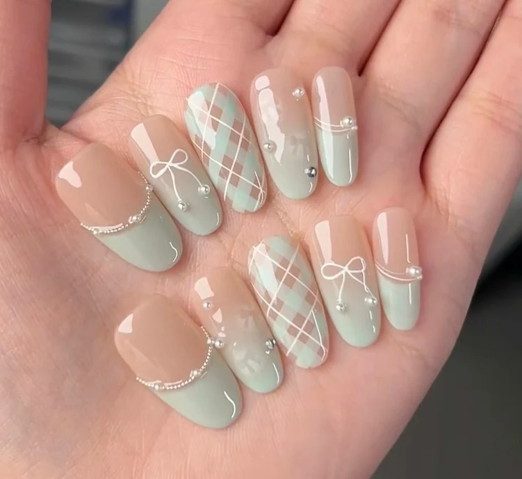 Elegante Glänzende Gel-Nagelverlängerungen