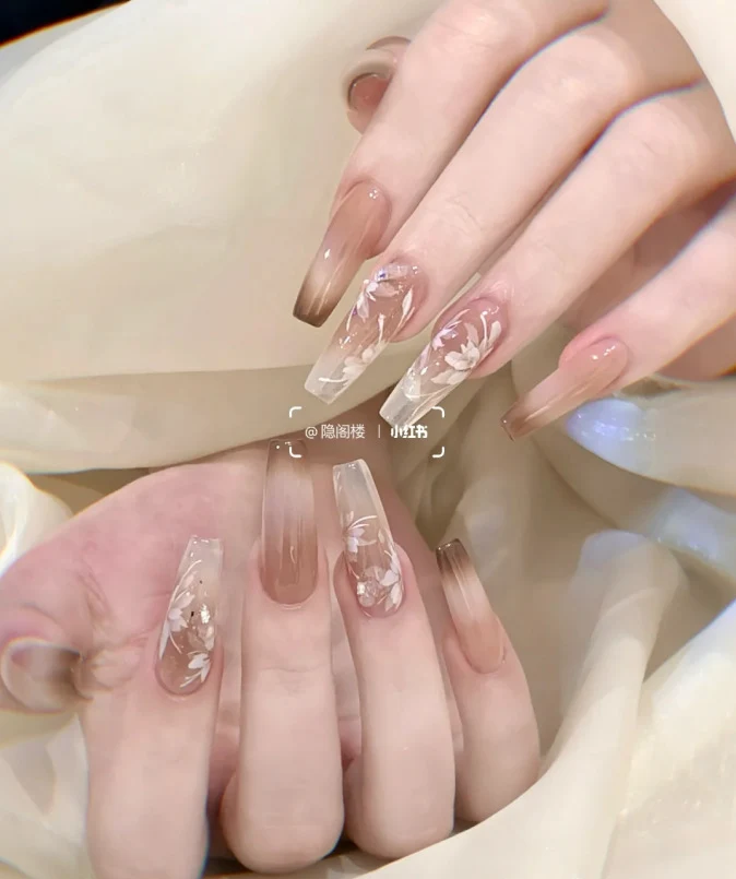 Elegante Glänzende Gel-Nagelverlängerungen