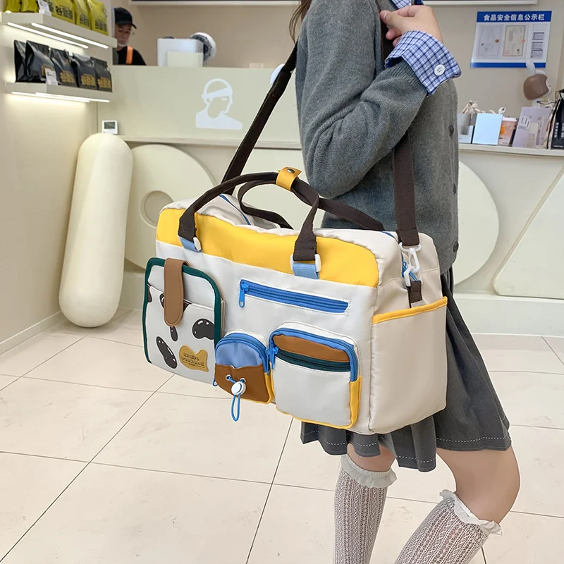 Multi-Pocket Utility Wochenend Duffle Brehn