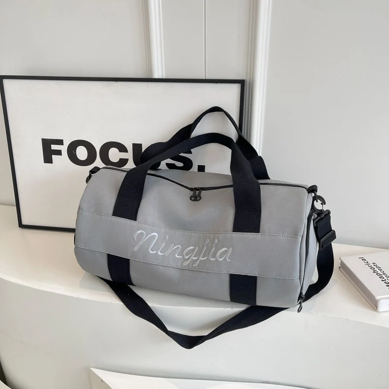 Stylische kompakte Sportduffel Brehn