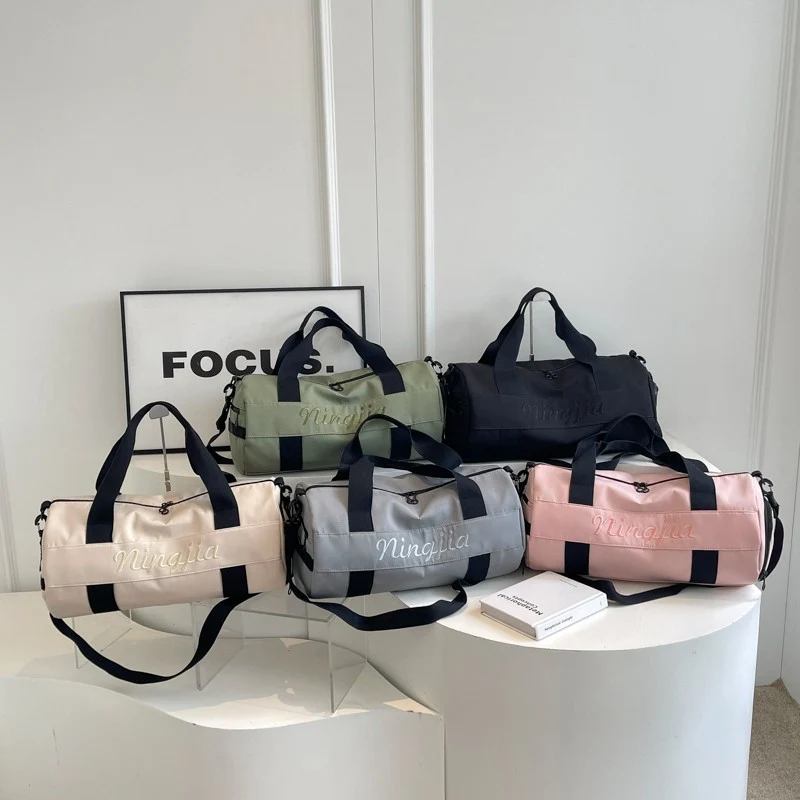 Stylische kompakte Sportduffel Brehn