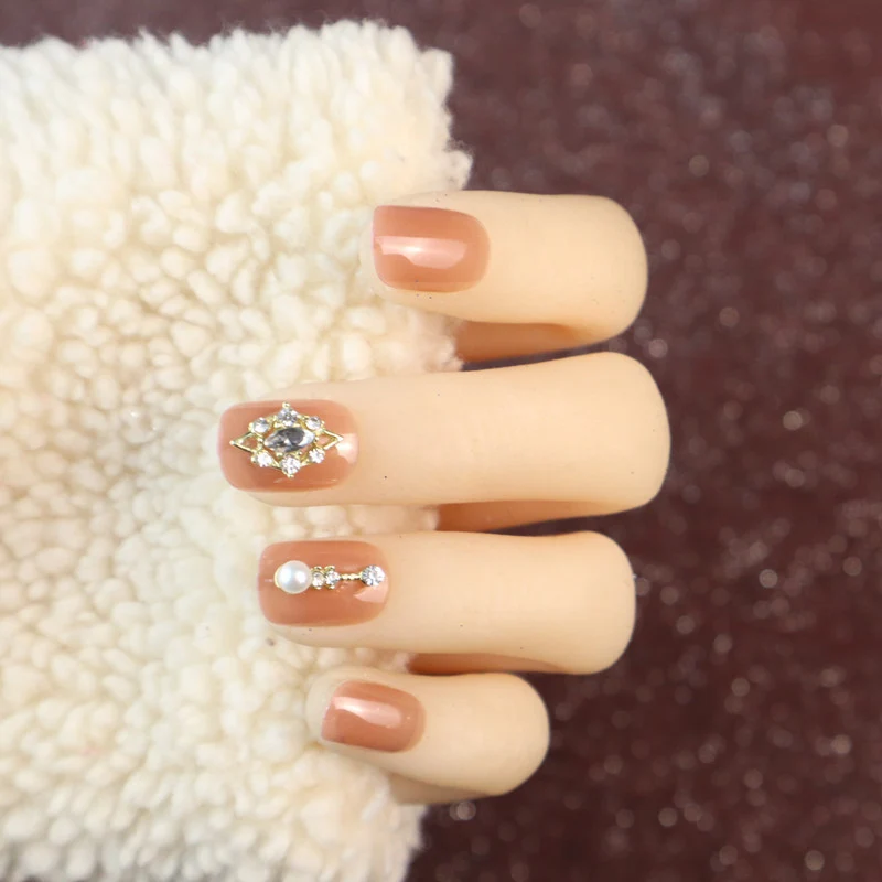 Elegantes Dekoratives Press-On Nagelset
