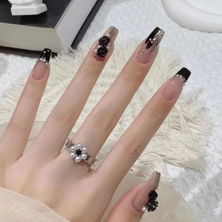 Elegantes dekoratives Press-On-Nagelkunst-Set