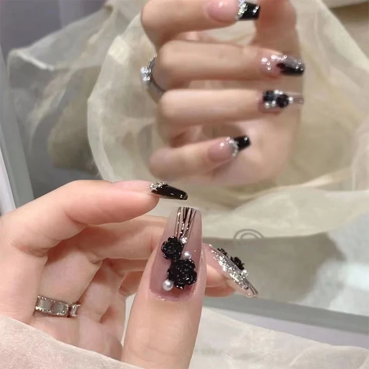 Elegantes dekoratives Press-On-Nagelkunst-Set