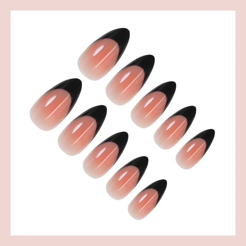 Kunstnagelset mit elegantem French-Tipp und schimmernden Akzenten Brehn