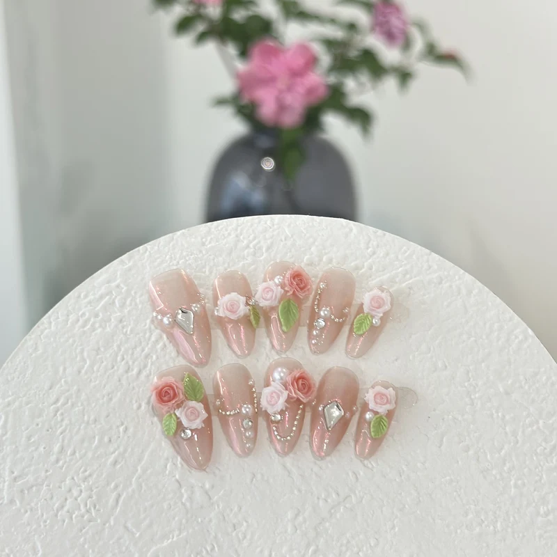 Blumenverzierte Press-On-Nagelset