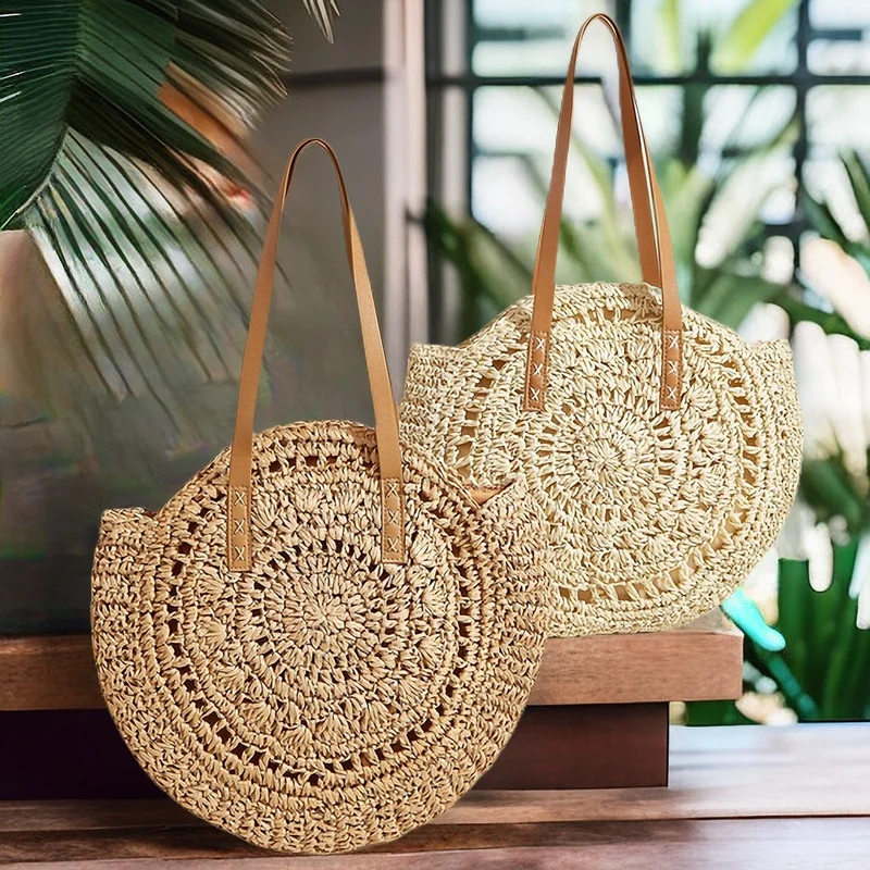 Handgefertigter runder Raffia-Korb mit eleganten Ledergriffen Skanto