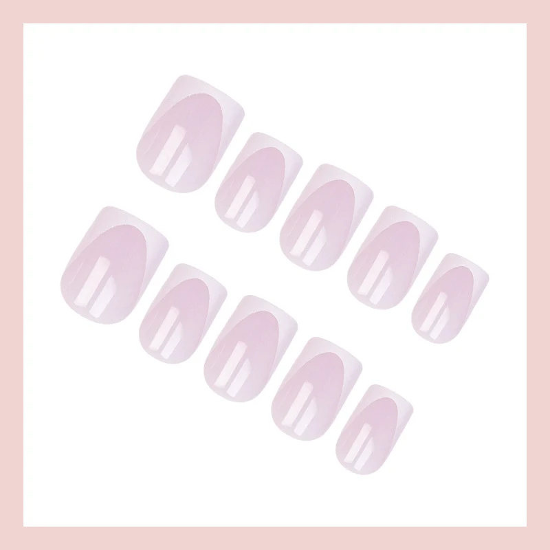 Kunstnagelset mit elegantem French-Tipp Design Brehn