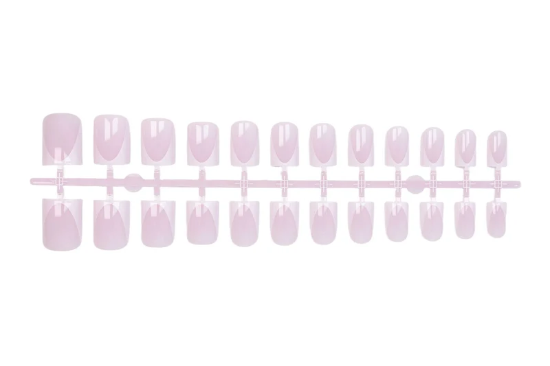 Kunstnagelset mit elegantem French-Tipp Design Brehn