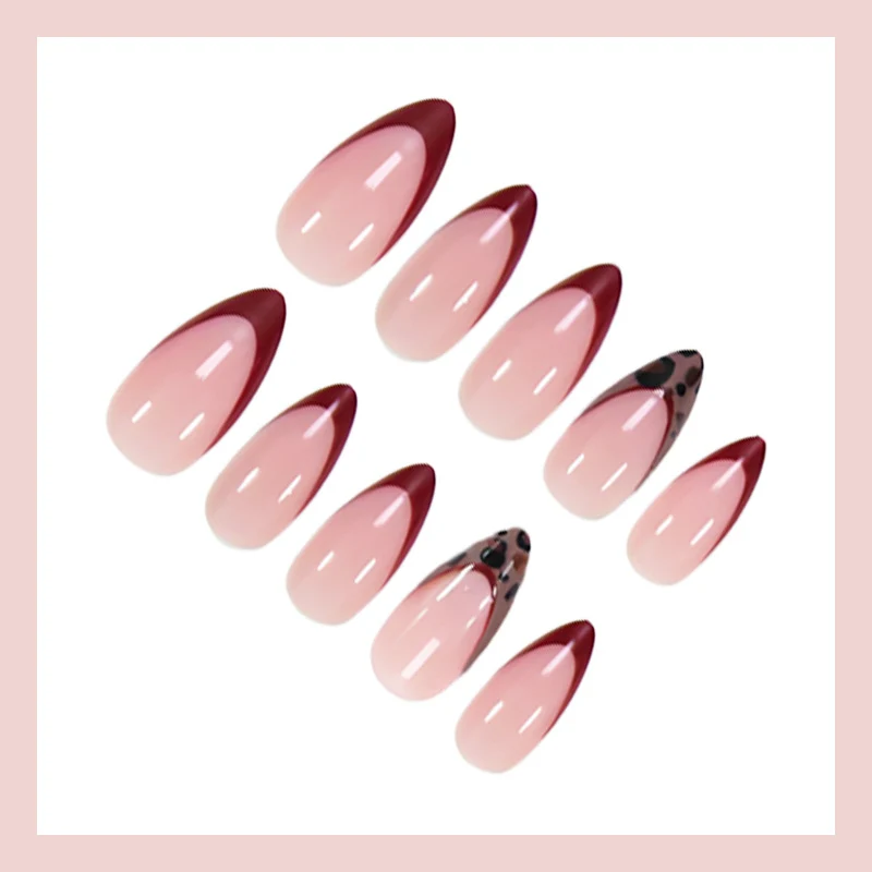 Kunstnagelset mit elegantem French-Tip und modernen Mustern Brehn