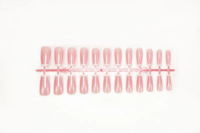 Kunstnagelset mit elegantem French-Tip Design Brehn