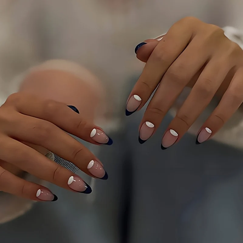 Kunstnagelset mit elegantem French Design Brehn