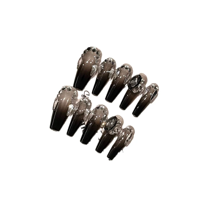 Elegantes Stiletto Press-On Nail Set mit Kristallakzenten