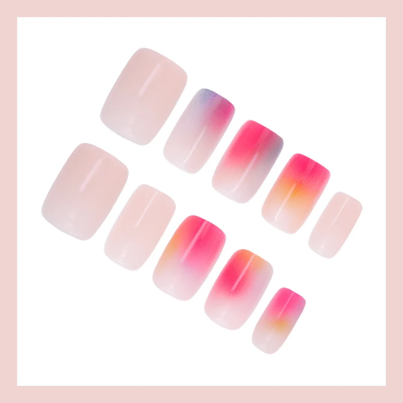 Kunstnagelset mit elegantem Farbverlauf und glitzernden Akzenten Brehn