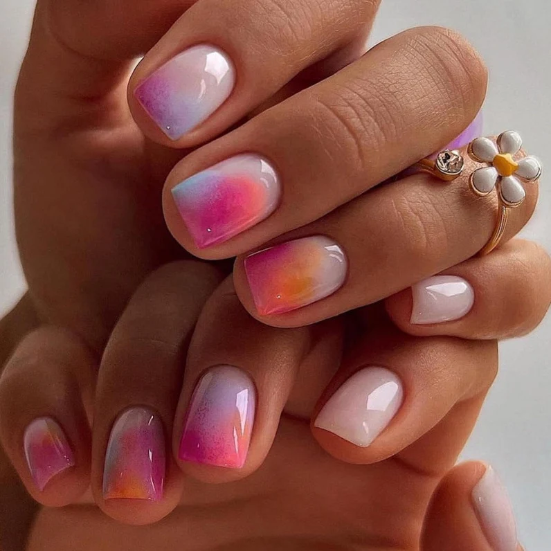 Kunstnagelset mit elegantem Farbverlauf und glitzernden Akzenten Brehn