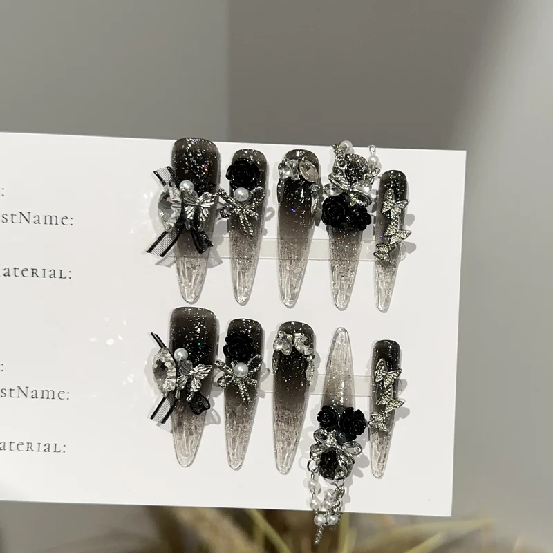 Elegante, mit Strass verzierte Press-On-Nagelverlängerungen