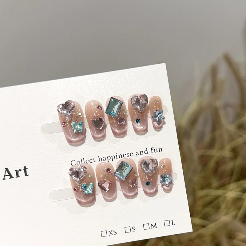 Elegantes mit Strass verziertes Press-On Nail Art Set