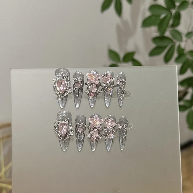 Elegantes, mit Strass verziertes Press-On-Nagel-Set