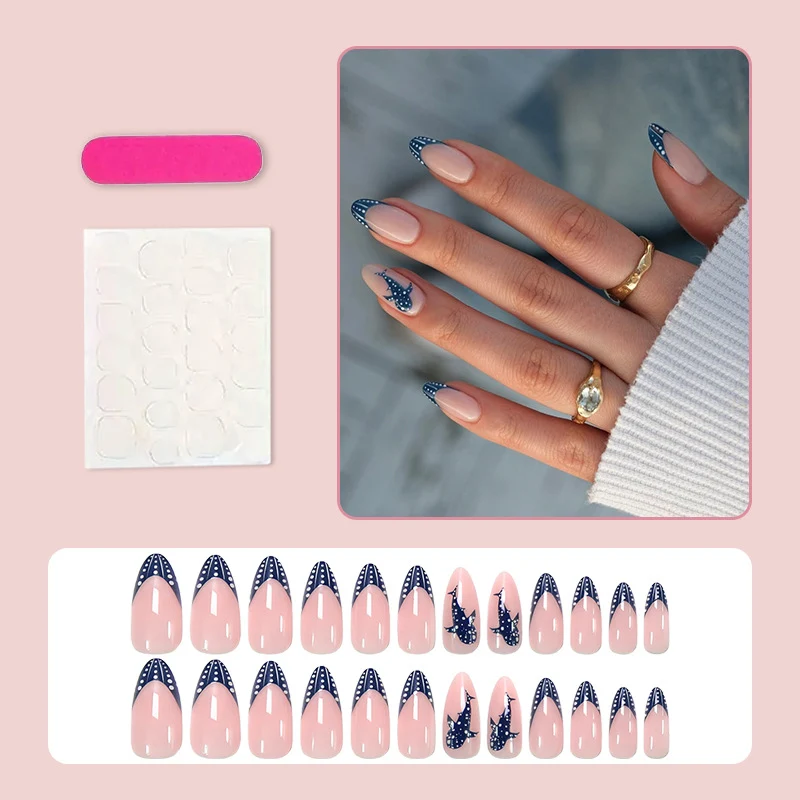 Kunstnagelset mit elegantem Design und kreativen Verzierungen Brehn