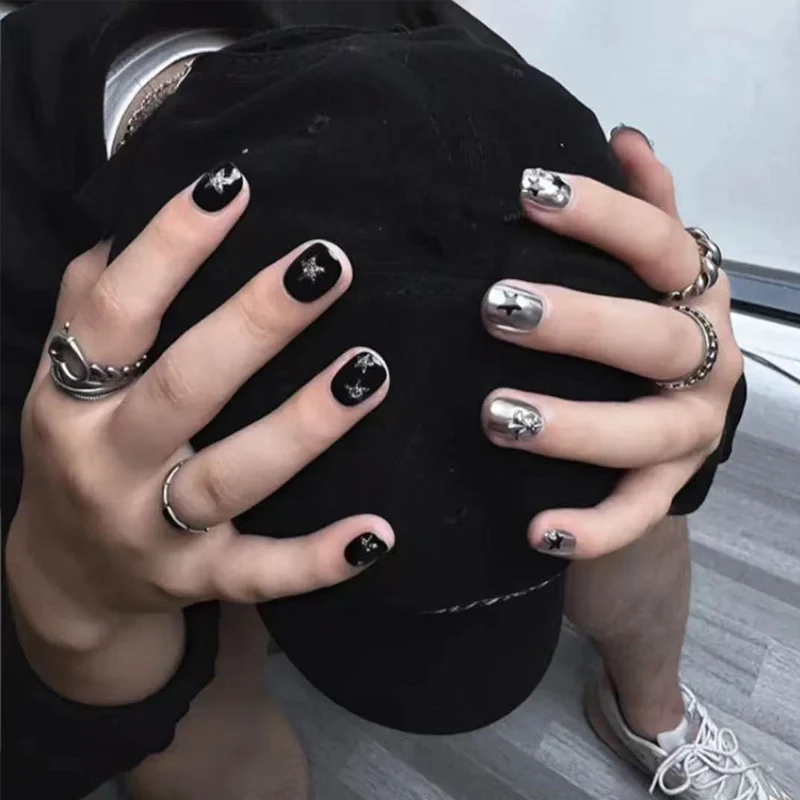 Kunstnagelset mit elegantem Design und gleitenden Dekoren Brehn