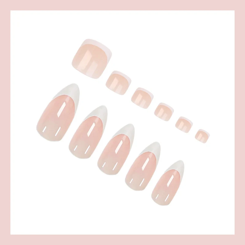 Kunstnagelset mit elegant designter französischer Maniküre Brehn