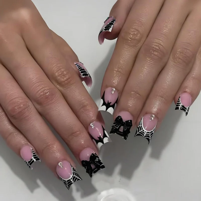 Kunstnagelset mit einzigartigen Spukmotiven Brehn