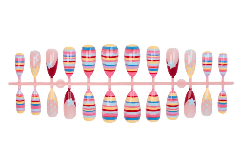 Kunstnagelset mit bunten Streifen und kreativen Designs Brehn