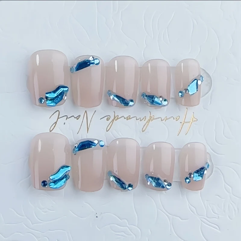Künstlerisches dekoratives Press-On-Nagelset Brehn