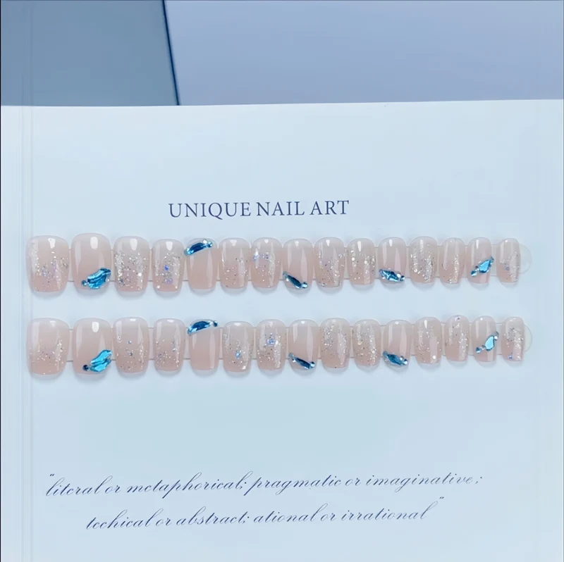 Künstlerisches dekoratives Press-On-Nagelset Brehn