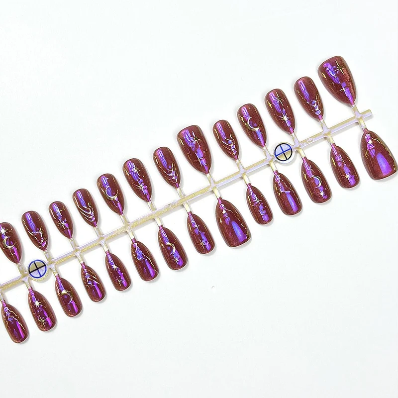 Dekorativer Press-On-Nagelset mit einzigartigen Designs Brehn