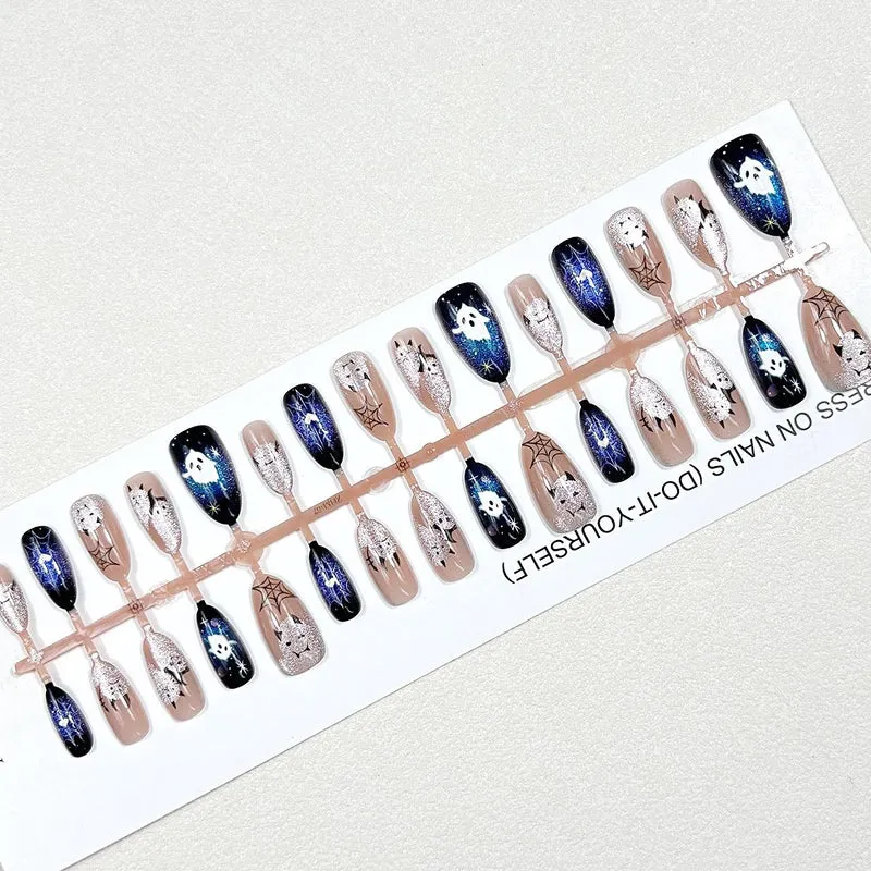 Dekoratives Press-On-Nagelset mit kunstvollen Designs Brehn