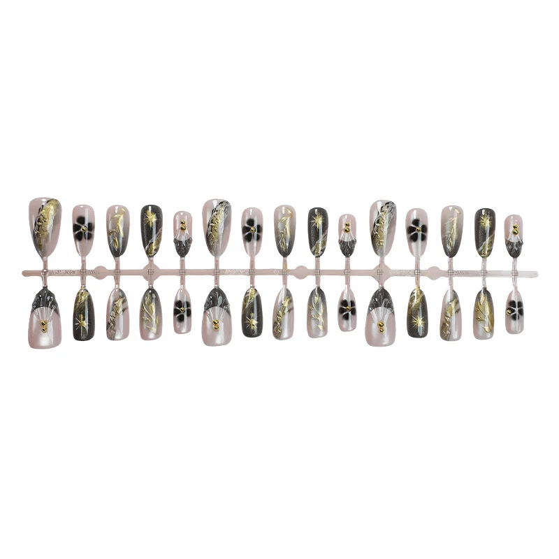 Elegantes Künstlerisches Press-On Nagelset