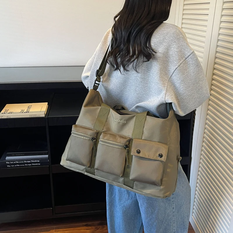 Geräumige Mehrkompartiment-Gym-Duffel-Tasche Brehn